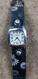 FOSSIL WOMENS DATE  WATCH  BLACK SQUARE FACE LEATHER BAND USED VERY LOOKIN WATCH
