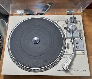 New ListingVintage 1970s Pioneer PL-518 Direct Drive Turntable Record Player Beautiful