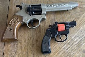 2 Vintage Toy Guns Including Edison Giocattoli SpA Italy & Blk Cap Gun W/metal C