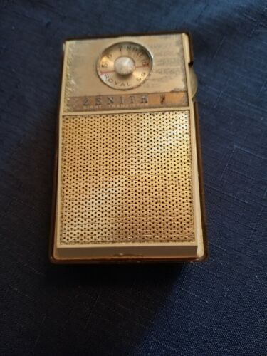 Zenith Royal 59 Transitor Radio with Case Powers on