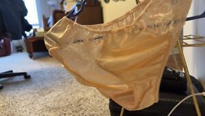 Vintage Maidenform Sweet Nothings bikini panties size 7, excellent condition
