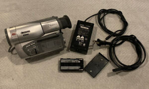 New ListingCanon ES50 8mm Camcorder Camera Video Transfer  w/ OEM Battery TESTED GOOD