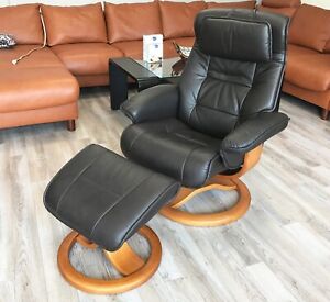 Fjords Mustang Large Recliner Comfort Chair Black Leather Cherry Wood Stain