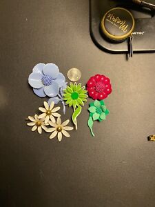Lot Of 5 vintage Flower 1960s brooches lot