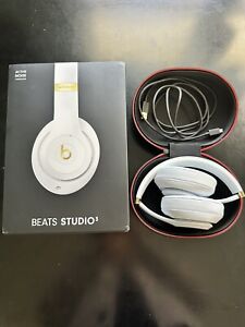 New ListingBeats by Dr. Dre Studio 3 Wireless Headphones - White (MX3Y2LL/A)