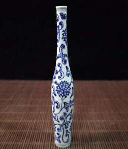 New ListingOld Chinese Blue and white porcelain Hand Painted Tangled lotus small vase