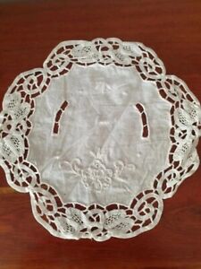 Antique 26 cm round napper in lace embroidery Richelieu