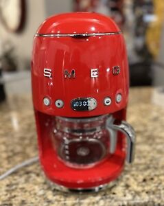 SMEG Retro Style 10-Cup Drip Filter Coffee Machine DCF02GRUS Red