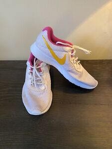 Nike Tanjun Women’s Running Shoes Size 10