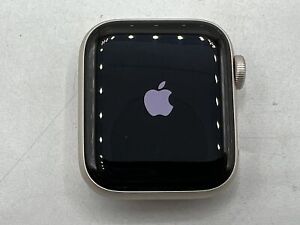 Apple Watch SE 2nd Gen A2722 MR9V3LL/A 40mm 32GB 10.1 GPS Only Starlight Used