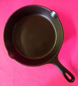 Vintage OlD VOLLRATH  Cast Iron No.8 Skillet with Heat Ring  -  RESTORED - FLAT