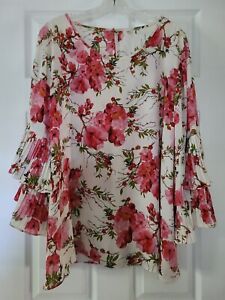 Est 1946 Flowered Shirt Size 2X Beautiful Sleeve Detail