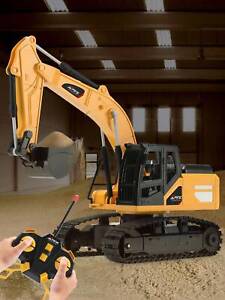 Engineering RC Excavator Toy 1:24 Scale Remote Control Construction Truck Gift
