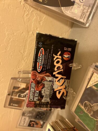 1997-98 Skybox Metal Universe Championship Preview SEALED PACK 8 CARDS PMG MC4