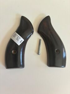 Smith and Wesson J Frame  Round Butt Grips 36 37 38 Etc