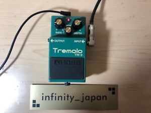Boss TR-2 Tremolo Guitar Effect Pedal free shipping fast shipping from JPN