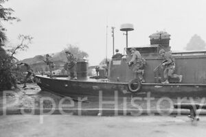 Navy SEALs Kien Hoa 1968 Vietnam War Stoner 63 LMG M16 XM148 Boat Photo Reprint