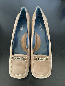 VIA SPIGA Suede Heels Dress   Shoes  Square Toe Sparkly Stone Detail Tan  9