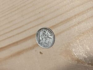 Australia 1934(m)  3 pence coin. SILVER Lot DEC