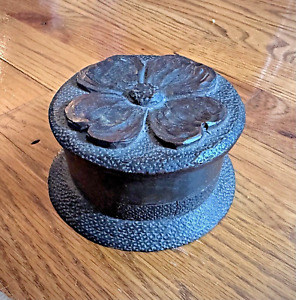 LOOK! ANTIQUE Round Wooden Box with HAND CARVED lid ~ OLD ~ Folk Art Primitive
