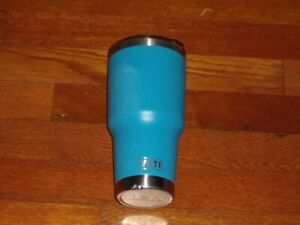 YETI Blue Tumbler with MagSlider Lid 30 oz Nice Condition