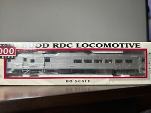 L.L./P1K #30390  Reading Budd RDC-3 Diesel Railcar #9168 w/Seated Figures  1:87