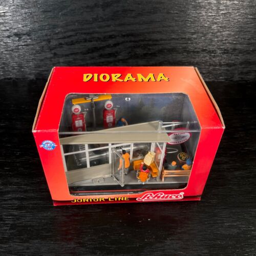 1/43 SCHUCO DIORAMA GRAY FIAT FLYING A GAS STATION MINT IN OPENED BOX