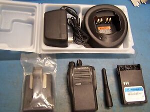 Motorola EX500 UHF 403-470MHz 16 Channel  New In Box Tested