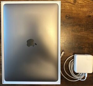 Macbook Pro 13.3 inch (2016) used space gray/2.3Ghz/8GB/128GB