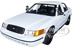 2001 FORD CROWN VICTORIA POLICE UNMARKED WHITE BUILDER'S KIT 1/18 MOTORMAX 73517