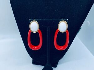 VTG. CROWN TRIFARI RED LUCITE & WHITE CABOCHON DANGLE CLIP ON EARRINGS 385
