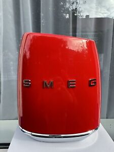 Smeg Knife Block Red (Block only knives NOT included) Acacia wood knife block -