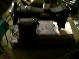 VINTAGE SEWING MACHINE WHITE ROTARY WITH CARRYING CASE SERIES 77 WORKING