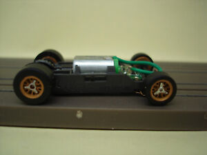 AFX RACING H.O. SCALE MEGA G+ 1.5 NARROW CHASSIS GOLD RIMS PAINTED CHROME SPINS