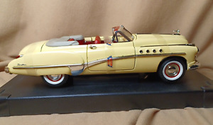 Motor Max 1:18 Scale 1949 yellow Buick Roadmaster Convertible