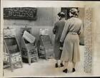 1955 Press Photo Empty newspaper racks in Detroit during typesetter strike