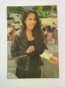 Selena Quintanilla Perez 1995 Newspaper Photo Clipping With Article On The Back