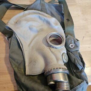 Soviet Era Polish Army Gas Mask And  Bag