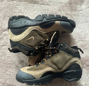 NIKE ACG Women’s Brown Leather Hiking Boots Vintage 1995 Size 9
