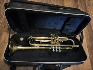 trumpet yamaha ytr 2335 used With Mouthpiece  And Case.