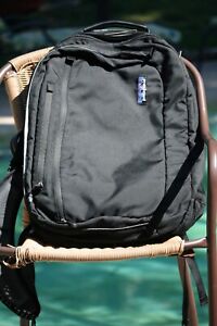 Patagonia 2 Way Messenger Backpack Travel Bag Black Style #48104