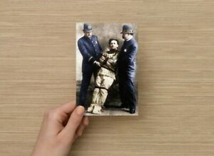 POSTCARD Print / Harry Houdini + two policemen