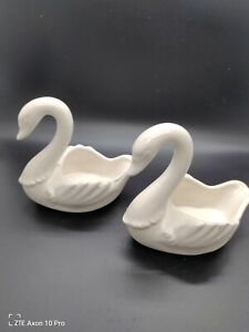 Set of 2 Vintage White HULL Swan Planters marked 816 USA  5 x 3 1/4 x 4 tall