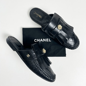 CHANEL Black Kiltie Mules Flats Size 40 US 9.5 Lion CC Logo Leather Shoes Slide