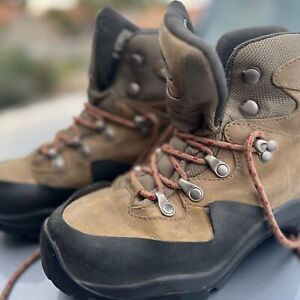 Kamik Aptitude Women’s Hiking boots Size 9