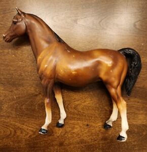 Breyer Traditional Proud Family Arabian Mare Horse brown bay dark mane
