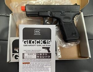 Brand New GLOCK 19 Gen.3 Gas Blowback Airsoft Pistol w/ 2 mags!