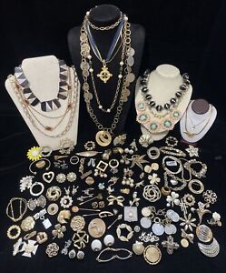 Antique Vintage Estate Beautiful Costume Jewelry Lot Gold Vibrant Some Signed