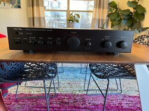 ROTEL RA-945 Integrated Amplifier - Works Well