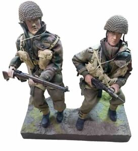 2 WW2 1/6 scale custom Military action figures Sideshow Hot toys Stand Vintage
